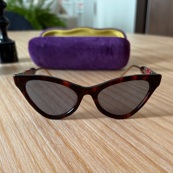 Gucci Accessories - Gucci Brown Cat-Eye Sunglasses